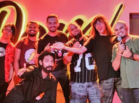 Luciano Farinha, Lucas Borsoi, Guilherme Sampaio, Neto Ibiapina, Dayvid Monteiro e Fábio Martins, entram em cena para gravar o Especial de Natal do Papa Chibé Comedy. FOTO: Reprodução/Instagram
