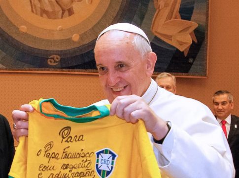 Nesta segunda-feira, 21, o mundo foi surpreendido com a triste notícia do falecimento do Papa Francisco, aos 88 anos