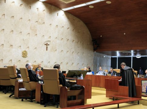 O Supremo Tribunal Federal (STF) começou a julgar um recurso para analisar a legalidade da contribuição assistencial para custear o funcionamento de sindicatos. 