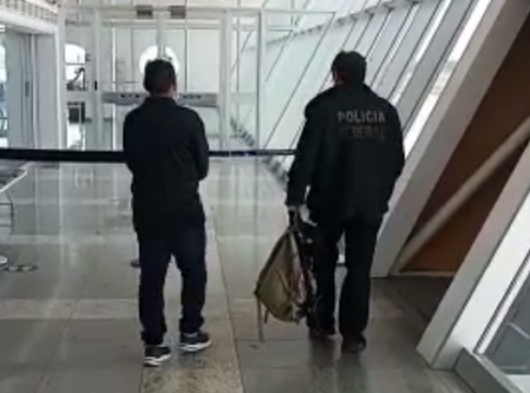 Na tarde deste sábado (31/12), a Polícia Federal prendeu um acusado por estupro de vulnerável ainda dentro da aeronave na chegada ao Aeroporto Internacional de Belém. Foto: Reprodução