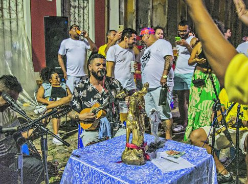 A Roda de Samba Fé no Batuque conduz a festa, pautada por clássicos do samba e da música amazônica

FOTO: SÉRGIO MALCHER/DIVULGAÇÃO