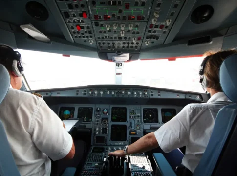 que apenas 10% dos pilotos, copilotos e comissários de bordo poderão efetivamente aderir à greve de tripulantes prevista para começar na segunda-feira (19). Foto: Divulgação