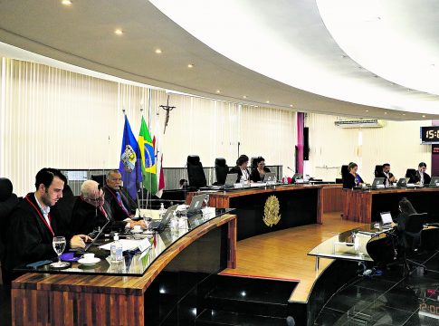 Foi a última sessão plenária do tribunal deste ano e do biênio exercido pela desembargadora Luzia Nadja Guimarães como presidente do TRE. Foto: Celso Rodrigues/ Diário do Pará.