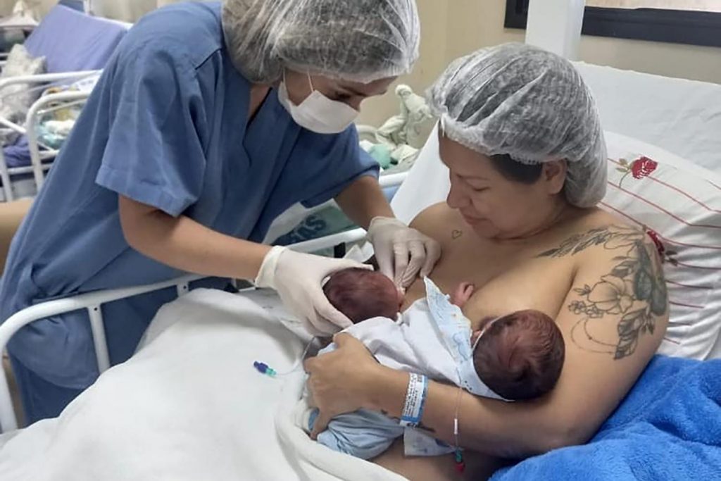 O Método Canguru Duplo, desenvolvido pela equipe multiprofissional do HRAS, consiste em oferecer atenção humanizada aos bebês prematuros ou de baixo peso, e também a seus familiares. Foto: Agência Pará