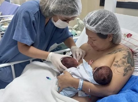 O Método Canguru Duplo, desenvolvido pela equipe multiprofissional do HRAS, consiste em oferecer atenção humanizada aos bebês prematuros ou de baixo peso, e também a seus familiares. Foto: Agência Pará