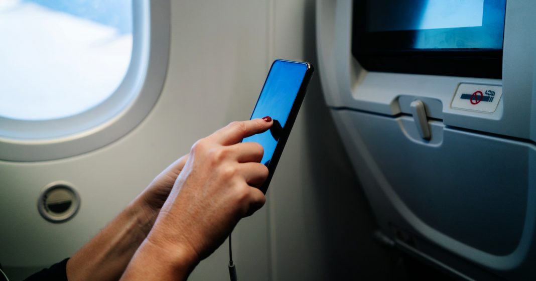 Na Europa, os passageiros dos aviões poderão receber o sinal 5G enviado das antenas em solo, quando estiverem em altitudes mais baixas. Foto: Divulgação