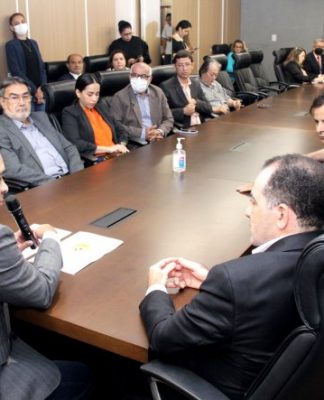O objetivo do documento, assinado nesta quarta-feira (6) na Assembleia Legislativa do Pará (Alepa), é conferir legitimidade e formalidade aos municípios para, assim, garantir mais benfeitorias à população que reside nas cidades impactadas pela mineração no Pará. Foto: Alepa