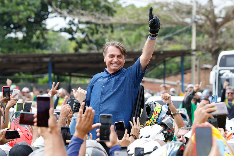 O fim do sigilo do cartão de Bolsonaro mostrou despesas de ao menos R$ 4,7 milhões em dias em que o ex-presidente estava sem agenda de trabalho, curtindo férias ou feriadões, assistindo a jogos de futebol ou participando de motociatas. Foto: Alan Santos/PR