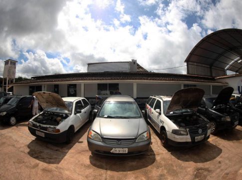 Lotes são divididos em sucatas e conservados. Foto: Agência Pará