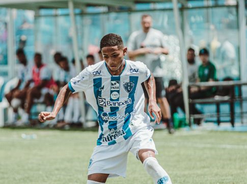 Roger tem 19 anos e está no elenco profissional desde a Copa Verde. Foto: John wesley/PSC