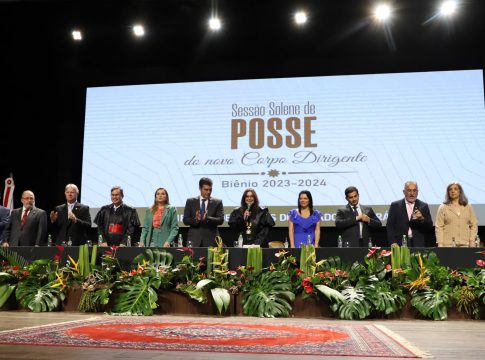 A nova diretoria é composta pelos conselheiros Rosa Egídia Crispino Calheiros Lopes, no cargo de presidente do TCE-PA; Fernando Ribeiro na função de vice-presidente e Luis da Cunha Teixeira no cargo de corregedor. Foto: Irene Almeida/Diário do Pará.