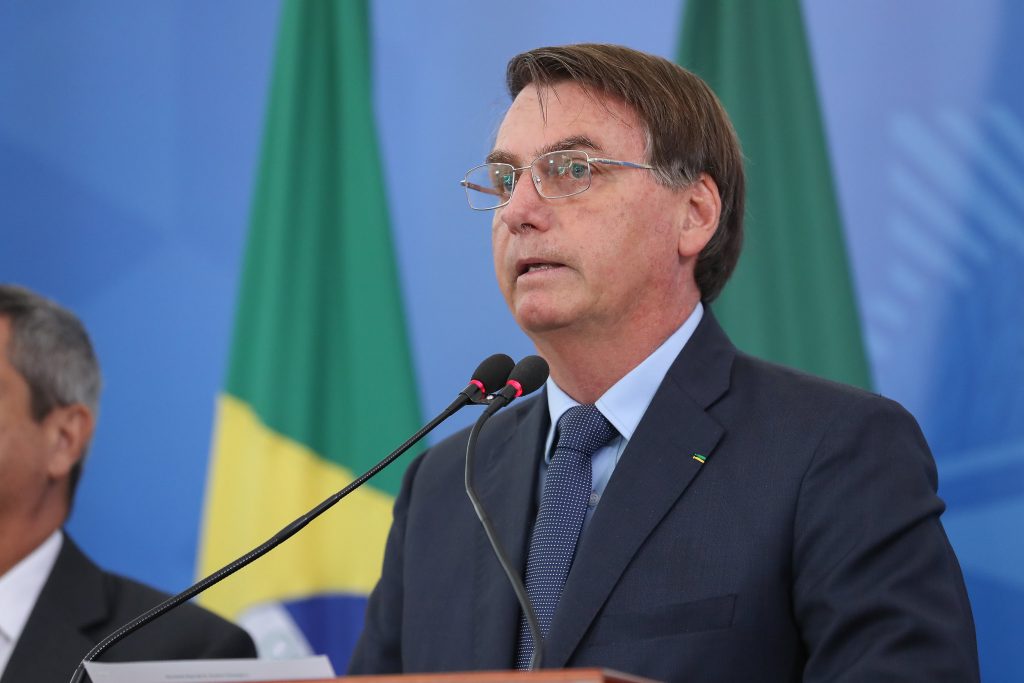 Bolsonaro é investigado por abuso de poder político e econômico no processo eleitoral Bolsonaro é investigado por abuso de poder político e econômico no processo eleitoral
