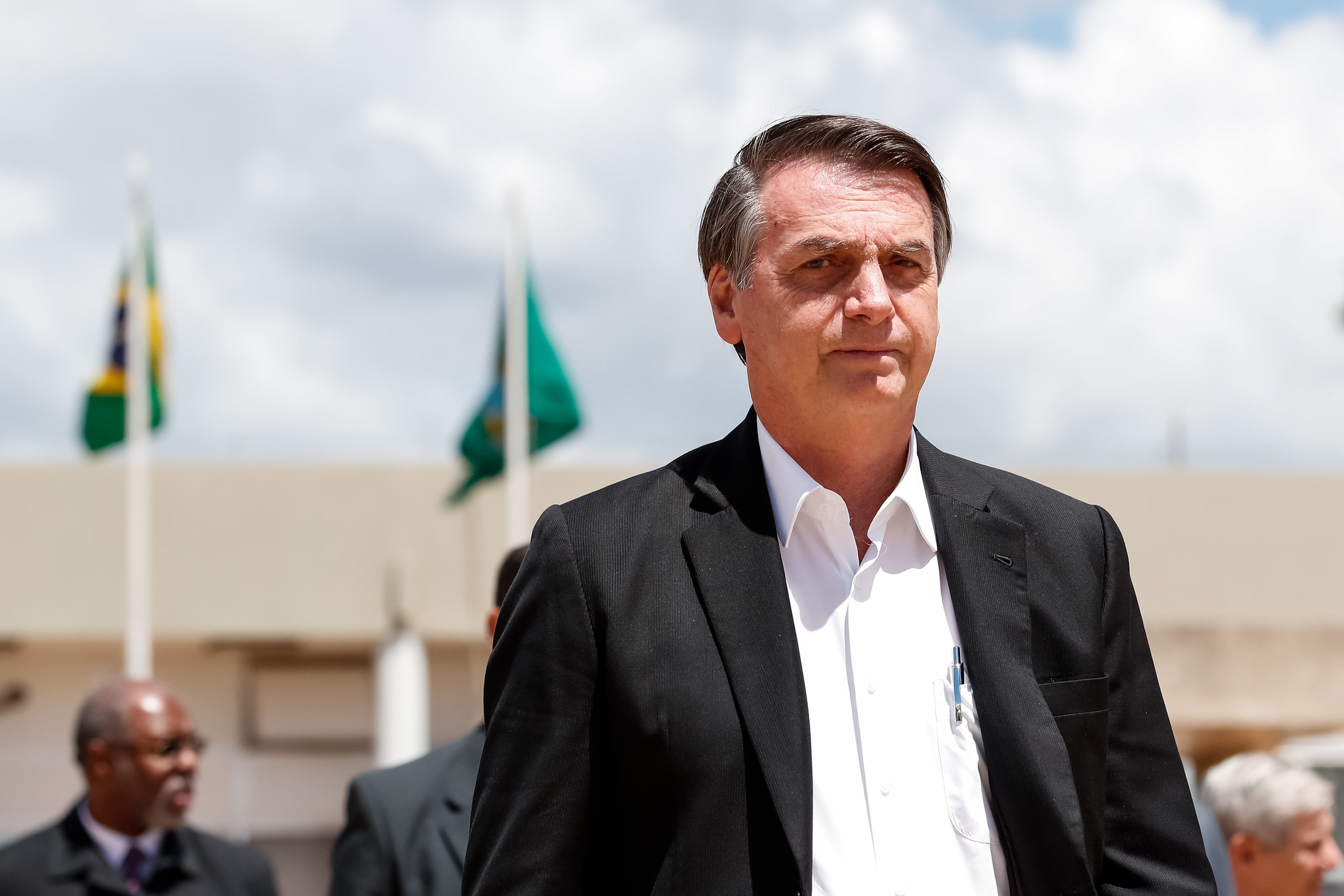 Ex-presidente Jair Bolsonaro da entrada em pedido para um visto de turismo nos EUA e cria saia justa para a Casa Branca