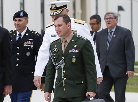 x-ajudante de ordens de Bolsonaro, Cid relatou que o então ocupante do Planalto o mandou confeccionar falsos certificados de vacinação para ele e sua filha.