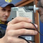 Especialistas alertam: o mais seguro é aguardar pelo menos 24 horas antes de assumir o volante