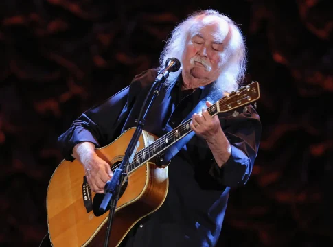 O guitarrista David Crosby, um dos principais e mais influentes nomes do folk rock dos anos 1960, morreu nesta quinta (19) aos 81 anos. Foto: Divulgação