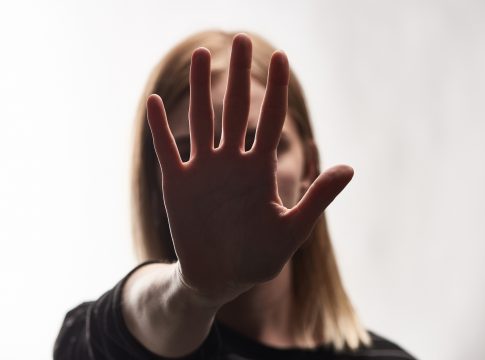 Uma mulher que sofreu assédio sexual no ambiente de trabalho, no município de Bragança, vai ser indenizada por dano moral cometido pelo ex-patrão