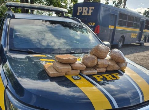 Homem de 23 anos foi preso por tráfico de drogas. Foto: PRF
