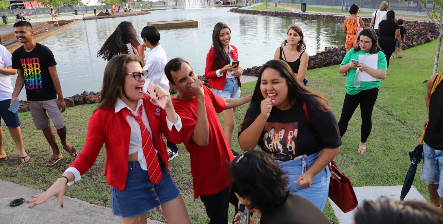 Vários jovens de Belém foram mostrar que há público para lotar um show do grupo mexicano na cidade. FOTO: WAGNER ALMEIDA
Vários jovens de Belém foram mostrar que há público para lotar um show do grupo mexicano na cidade. FOTO: WAGNER ALMEIDA