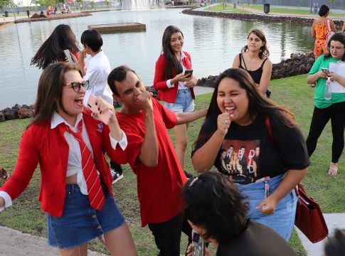 Vários jovens de Belém foram mostrar que há público para lotar um show do grupo mexicano na cidade. FOTO: WAGNER ALMEIDA

