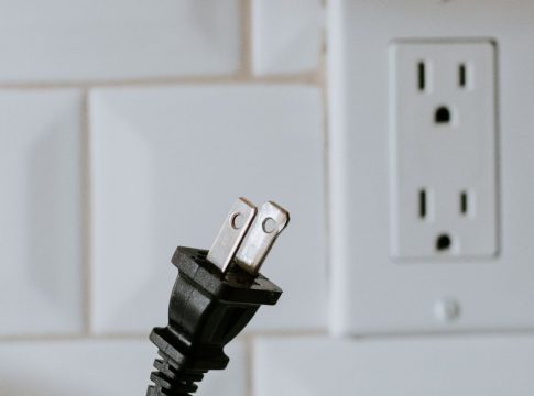Equatorial Pará orienta os clientes a ficarem atentos a instalações elétricas inadequadas e a eletrodomésticos em mau estado de conservação. Foto: Divulgação