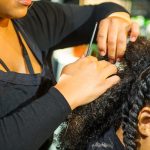 Anvisa cancelou o registro de 47 pomadas cabelo devido a irregularidades. Saiba mais sobre essa decisão importante.