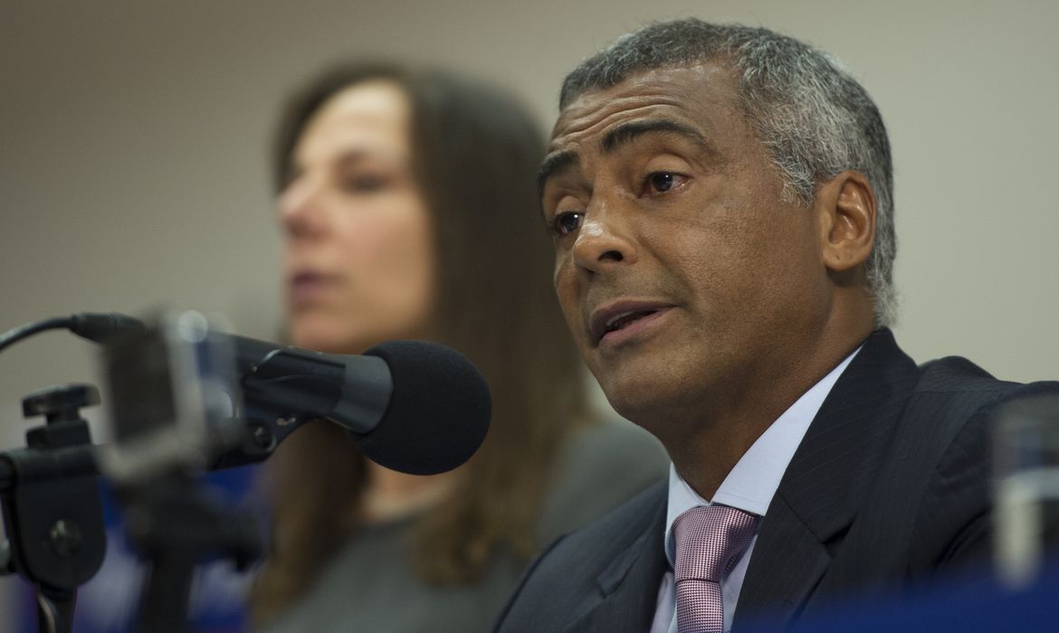 O senador Romário (PL-RJ) escalou o irmão Ronaldo Farias para disputar uma vaga na Câmara Municipal do Rio