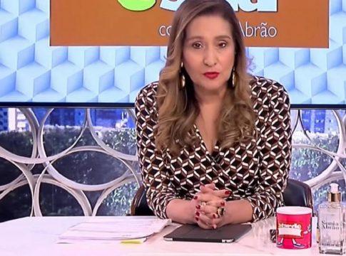 Fora do “A Tarde é Sua”, a apresentadora se recupera da perda da mãe, Cecília Abrão. FOTO: DIVULGAÇÃO