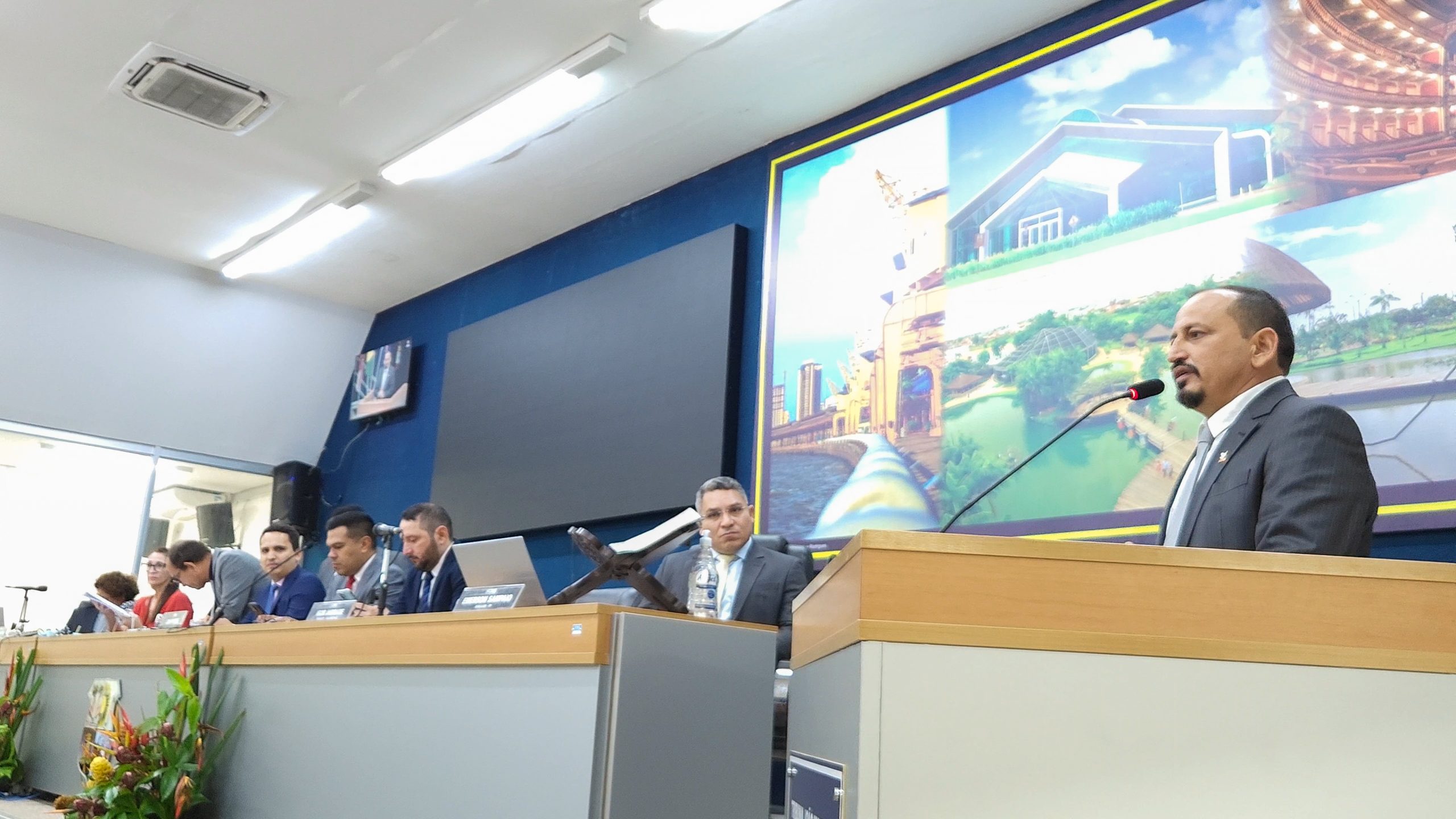 A cerimônia de posse do novo vereador Marcio Santos (PSB) marcou o início dos trabalhos desta terça-feira (7) na Câmara Municipal de Belém. Foto: Divulgação