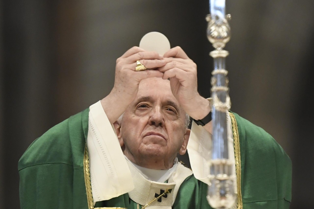 O papa Francisco revogou a isenção de pagamento de aluguel de cardeais, que agora precisarão custear sua própria moradia pagando os preços de mercado. Foto: Vatican News/divulgação