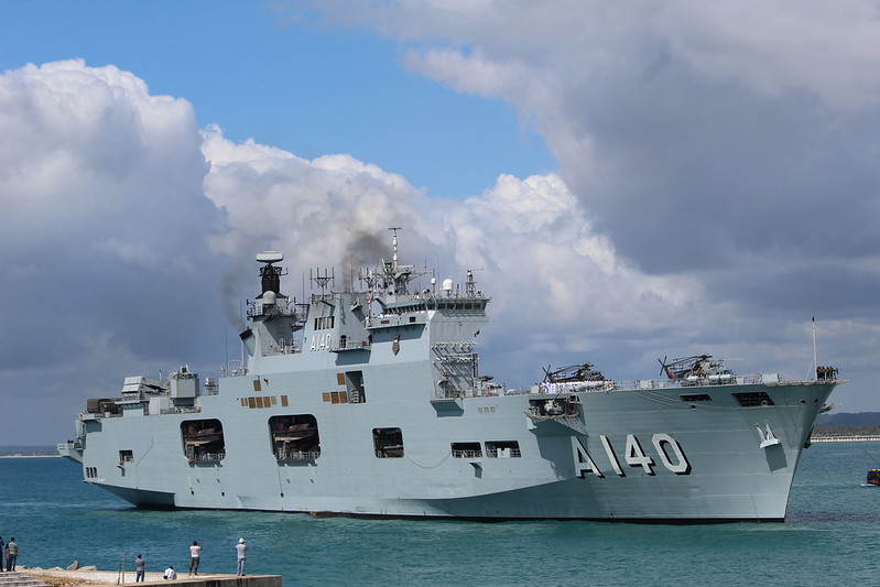 Com a chegada do navio, será possível criar uma estrutura que reforçará o atendimento médico aos desabrigados. Foto: Marinha do Brasil