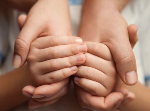 Madrinhas e padrinhos afetivos do Conta Comigo podem realizar diversas atividades com seus afilhados (as), como passeios e orientação escolar ou profissional. Foto: Divulgação