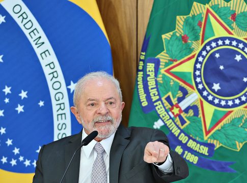 Lula se emocionou no momento em que respondia a perguntas sobre o seu período preso em Curitiba. Disse que sentiu muita mágoa e citou as perdas da sua esposa Marisa Letícia e de um de seus irmãos. Foto: Divulgação
