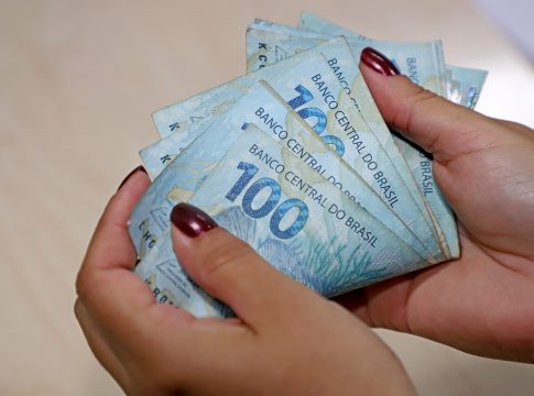 Com os acordos firmados, o governo prevê impacto orçamentário de R$ 16 bilhões para o ano que vem.