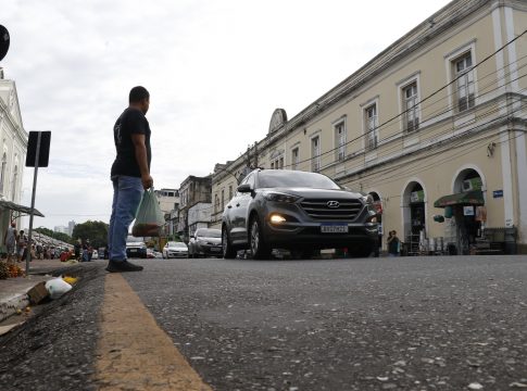  Receio é que a maré alague vias do centro comercial. Foto: Celso Rodrigues