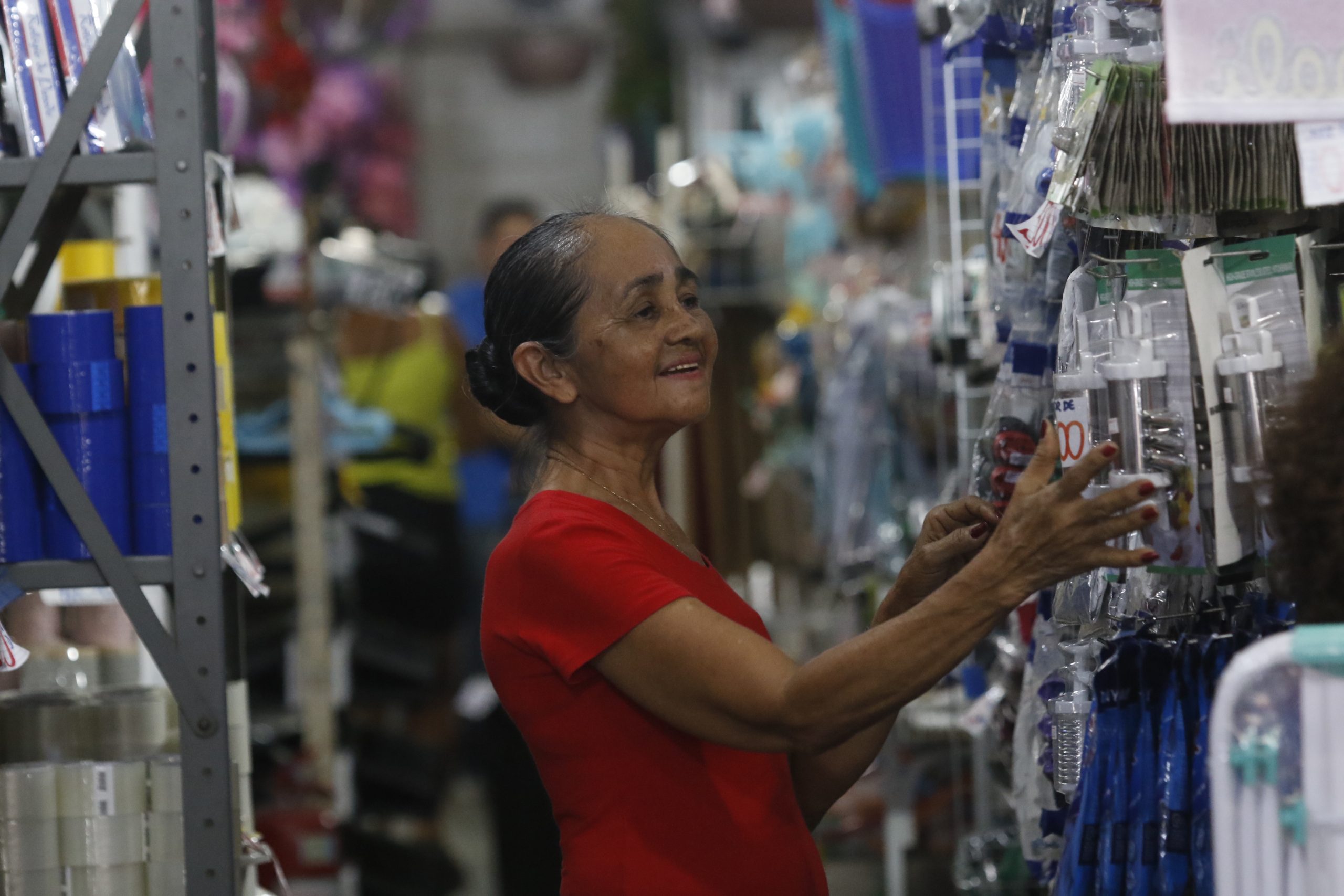 MARIA EURITICE, 61 ANOS, VENDEDORA.   Foto: Wagner Almeida / Diário do Pará.