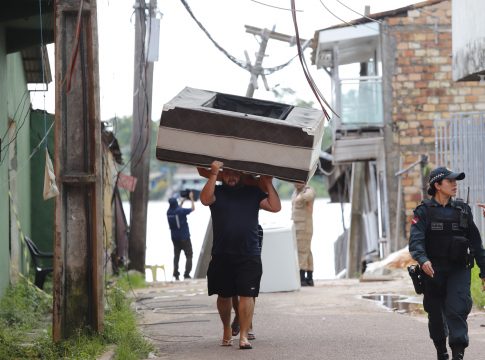 São 150 famílias habilitadas para receber o recurso no valor de um salário mínimo (R$ 1.302,00), pago em parcela única pelo Banco do Estado do Pará (Banpará). Foto: Celso Rodrigues/ Diário do Pará.