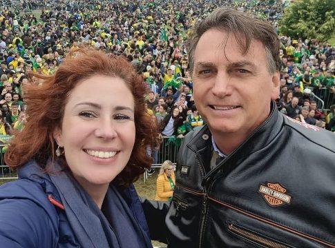 Bolsonaro disse acreditar que a parlamentar fez um acordo com o ministro do Supremo Tribuna Federal (STF) Alexandre de Moraes para retornar às redes sociais e se ver livre da ameaça de ser presa. Foto: Divulgação