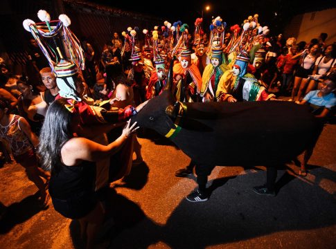Bois e mascarados invadem São Caetano de Odivelas
