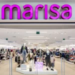 O Procon-MPMG, órgão ligado ao Ministério Público de Minas Gerais, aplicou uma multa de R$ 1.039.222,22 à Marisa Lojas S/A após constatar práticas abusivas contra consumidores