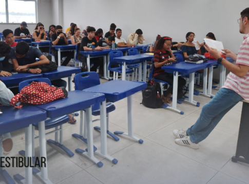 O ministro da Educação (MEC), Camilo Santana, disse neste domingo (10) que estuda voltar a usar o Exame Nacional do Ensino Médio