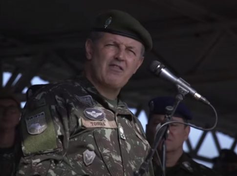 General Tomás Paiva justifica que o áudio vazado em que ele disse que a vitória de Lula foi indesejada pela maioria da Força não deve ser analisado fora de contexto