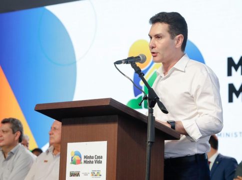 "Isso permitirá que 488 mil famílias realizem o sonho da casa própria por meio do financiamento oferecido pelo programa habitacional este ano, cem mil famílias a mais do que no ano passado. Vai criar um sistema muito positivo, gerando cerca de 2,3 milhões de empregos, além de movimentar toda a cadeia produtiva", afirmou o ministro das Cidades, Jader Filho. Foto: Divulgação
