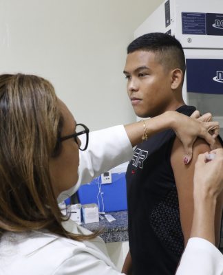 Diego Rodrigues foi ao posto para atualizar a carteira de vacina e se proteger contra a meningite
FOTO: Celso Rodrigues
