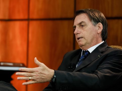 A viagem do ex-presidente seria realizada em 12 de maio, conforme apurou a colunista do UOL Juliana Dal Piva.
