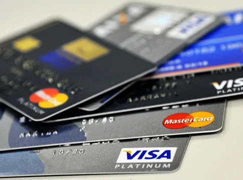 Deve declarar Imposto de Renda quem recebeu rendimentos tributáveis acima de R$ 28.559,70, o que inclui salário, aposentadoria e pensão, por exemplo