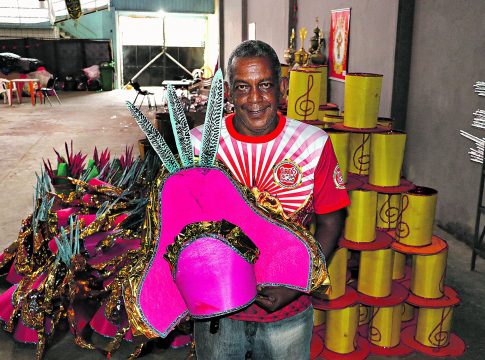 A emoção de colocar o Carnaval na avenida é uma das saudades deixadas pelos dois anos em que a pandemia impossibilitou o desfile e que, neste ano, poderá ser novamente vivenciada pelas escolas de samba de Belém. Foto: Celso Rodrigues/ Diário do Pará.