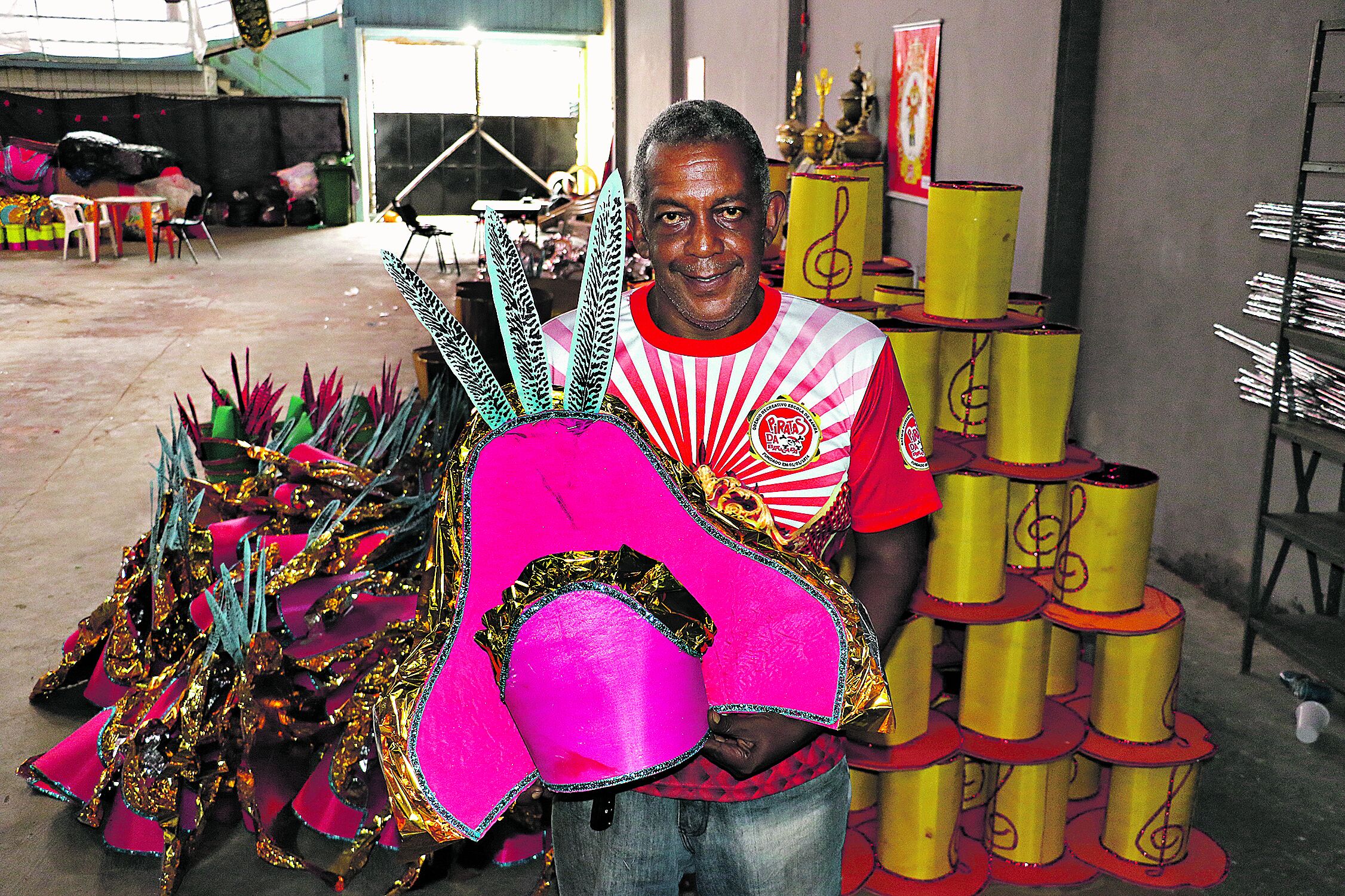 A emoção de colocar o Carnaval na avenida é uma das saudades deixadas pelos dois anos em que a pandemia impossibilitou o desfile e que, neste ano, poderá ser novamente vivenciada pelas escolas de samba de Belém. Foto: Celso Rodrigues/ Diário do Pará.