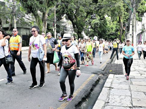 A Diretoria e os devotos fizeram o mesmo trajeto da grande procissão de outubro. Foto: Irene Almeida/Diário do Pará.