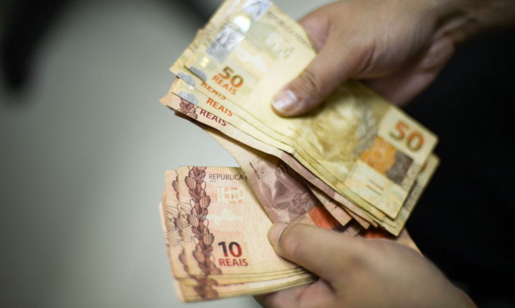 Banco Central informou que a partir de hoje os consumidores já poderão consultar eventuais valores esquecidos em bancos, instituições financeiras e cooperativas, na segunda fase do Sistema Valores a Receber (SVR) Banco Central informou que a partir de hoje os consumidores já poderão consultar eventuais valores esquecidos em bancos, instituições financeiras e cooperativas, na segunda fase do Sistema Valores a Receber (SVR)
